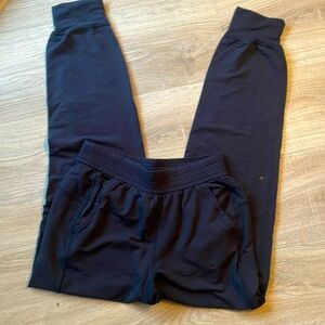 Lululemon Joggers - black with pockets